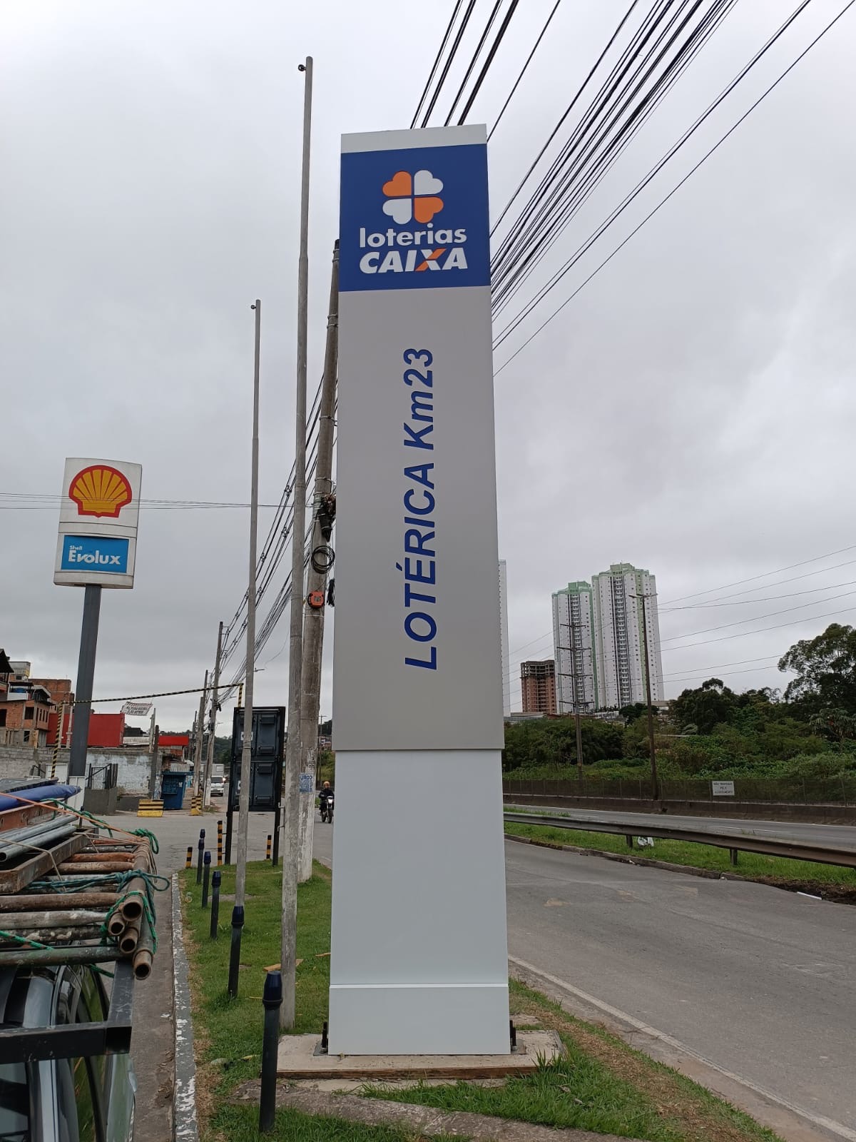 Lotérica KM 23 — Totem externo